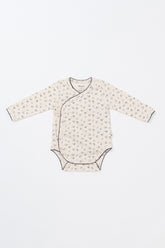 Front view of the Avauma Cream Bodysuit in Spring Forest print – a long-sleeve, soft cotton baby bodysuit featuring a delicate floral pattern for newborns and infants.